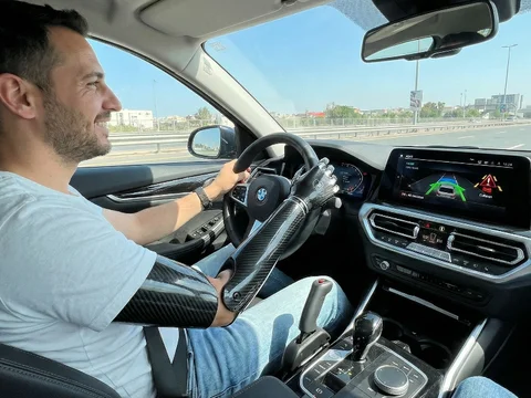 Потеря конечности — не повод отказываться от водительского кресла.